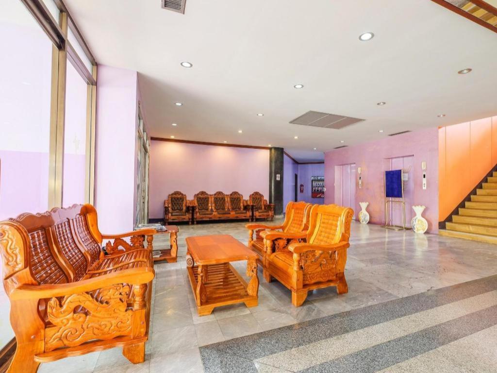 Oyo 565 Trang Hotel Kültér fotó